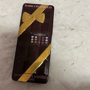 Dark chocolate eye shadow pallet.